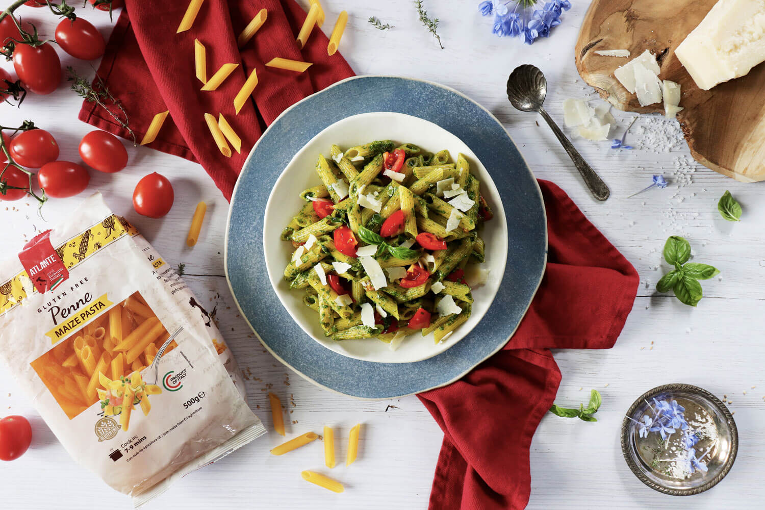 Maize Penne with rocket pesto, cherry tomatoes and Grana cheese | Atlante Brand